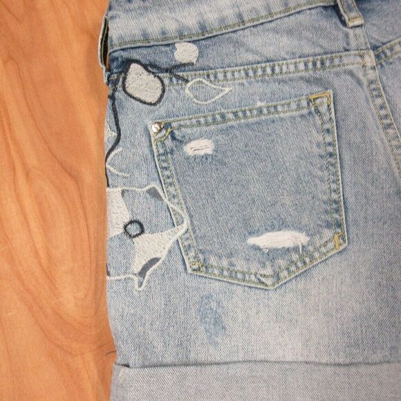 PILCRO Anthropologie Embroidered Floral Cuffed Jean Shorts Sz 26-28 Ripped Denim - Picture 11 of 16